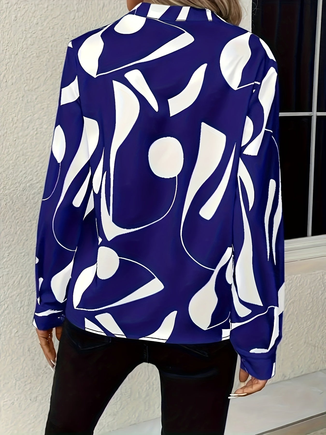 Emma™ | Long Sleeve Geo Print V Neck Blouse